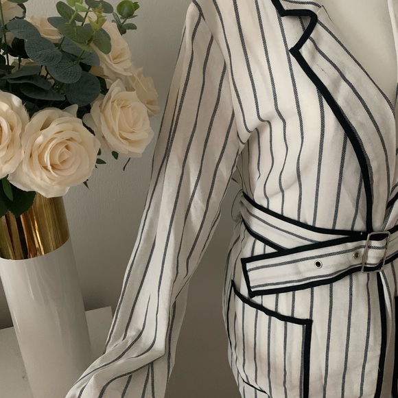 Sheer belted blazer - Picture 5 of 7